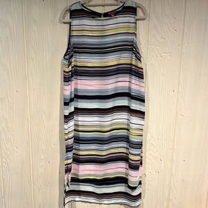 𝅺vince CAMUTO dress square bottom Slightly longer in front Side slits. Size L